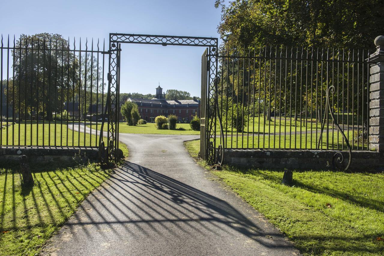 Logis - Chateau De La Motte - Hotel & Restaurant Liessies ภายนอก รูปภาพ