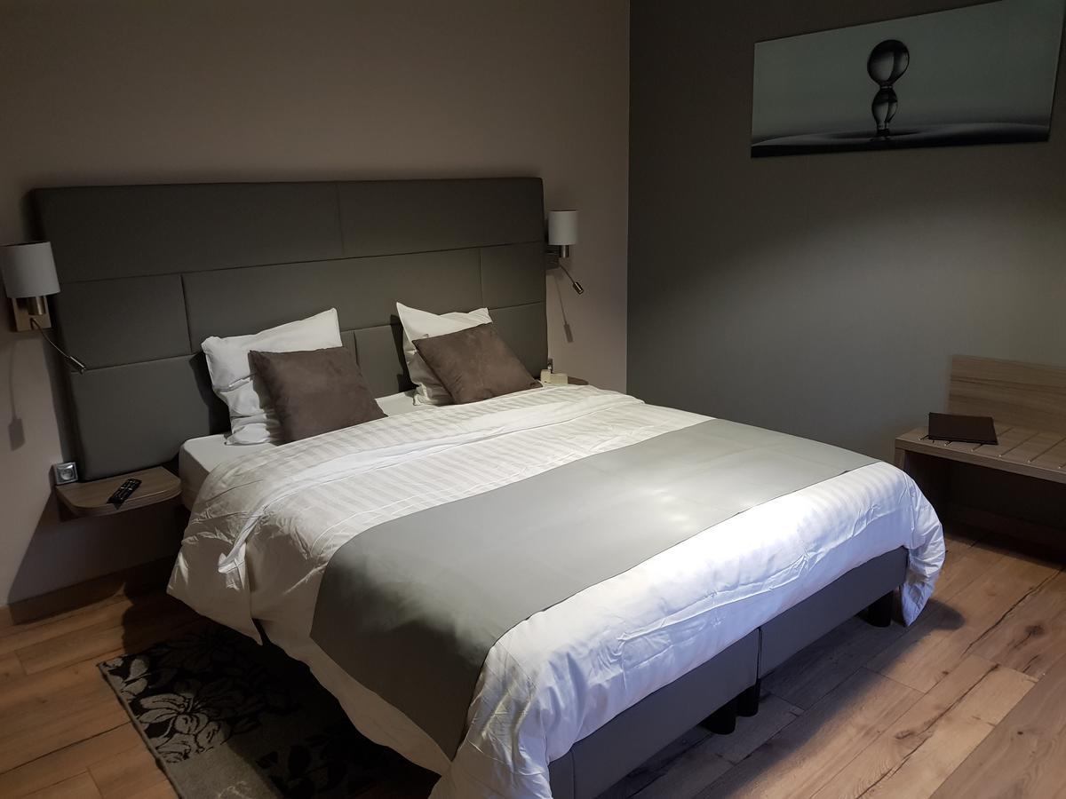 Logis - Chateau De La Motte - Hotel & Restaurant Liessies ภายนอก รูปภาพ