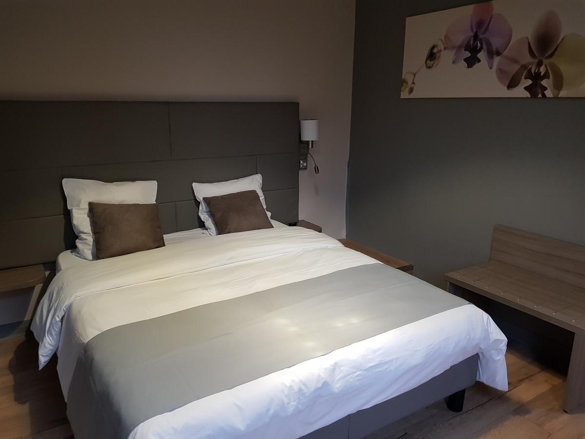 Logis - Chateau De La Motte - Hotel & Restaurant Liessies ภายนอก รูปภาพ