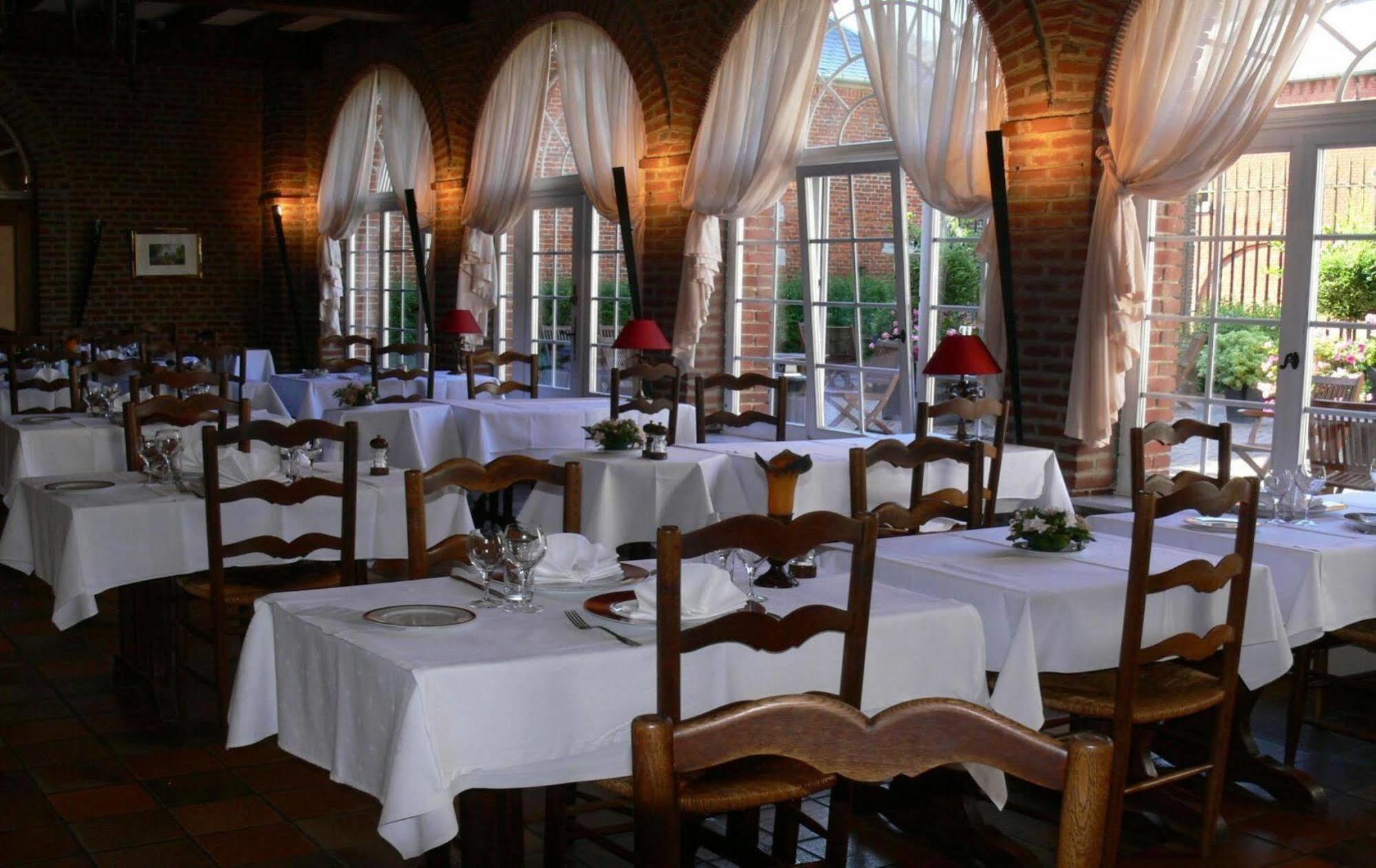 Logis - Chateau De La Motte - Hotel & Restaurant Liessies ภายนอก รูปภาพ
