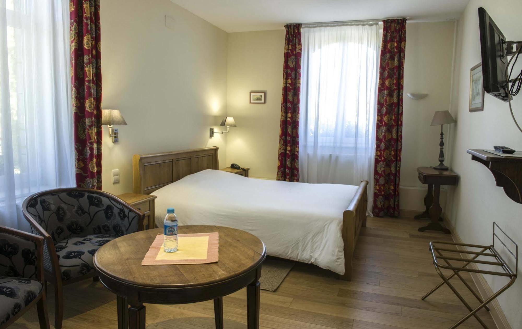 Logis - Chateau De La Motte - Hotel & Restaurant Liessies ภายนอก รูปภาพ