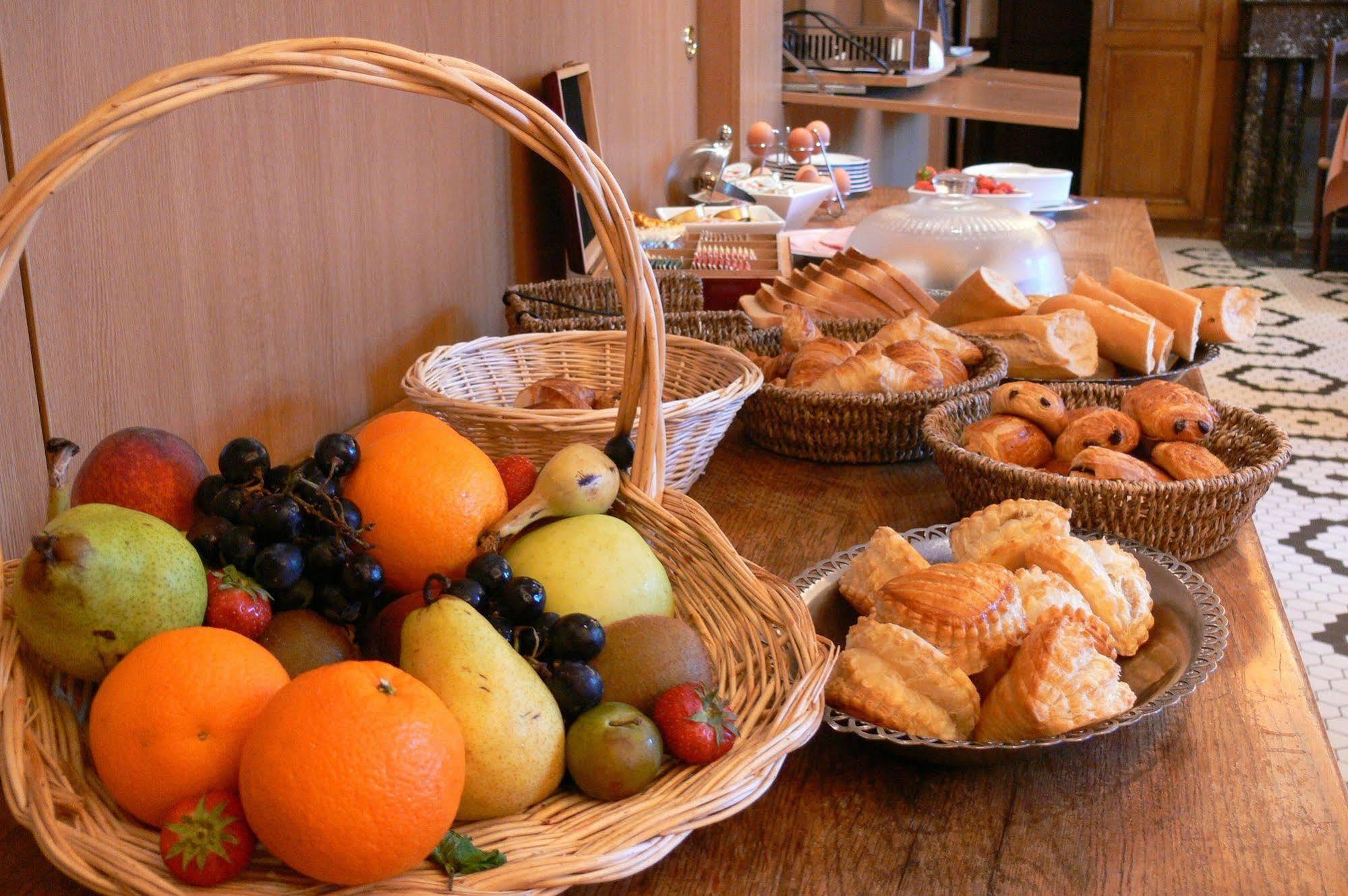 Logis - Chateau De La Motte - Hotel & Restaurant Liessies ภายนอก รูปภาพ