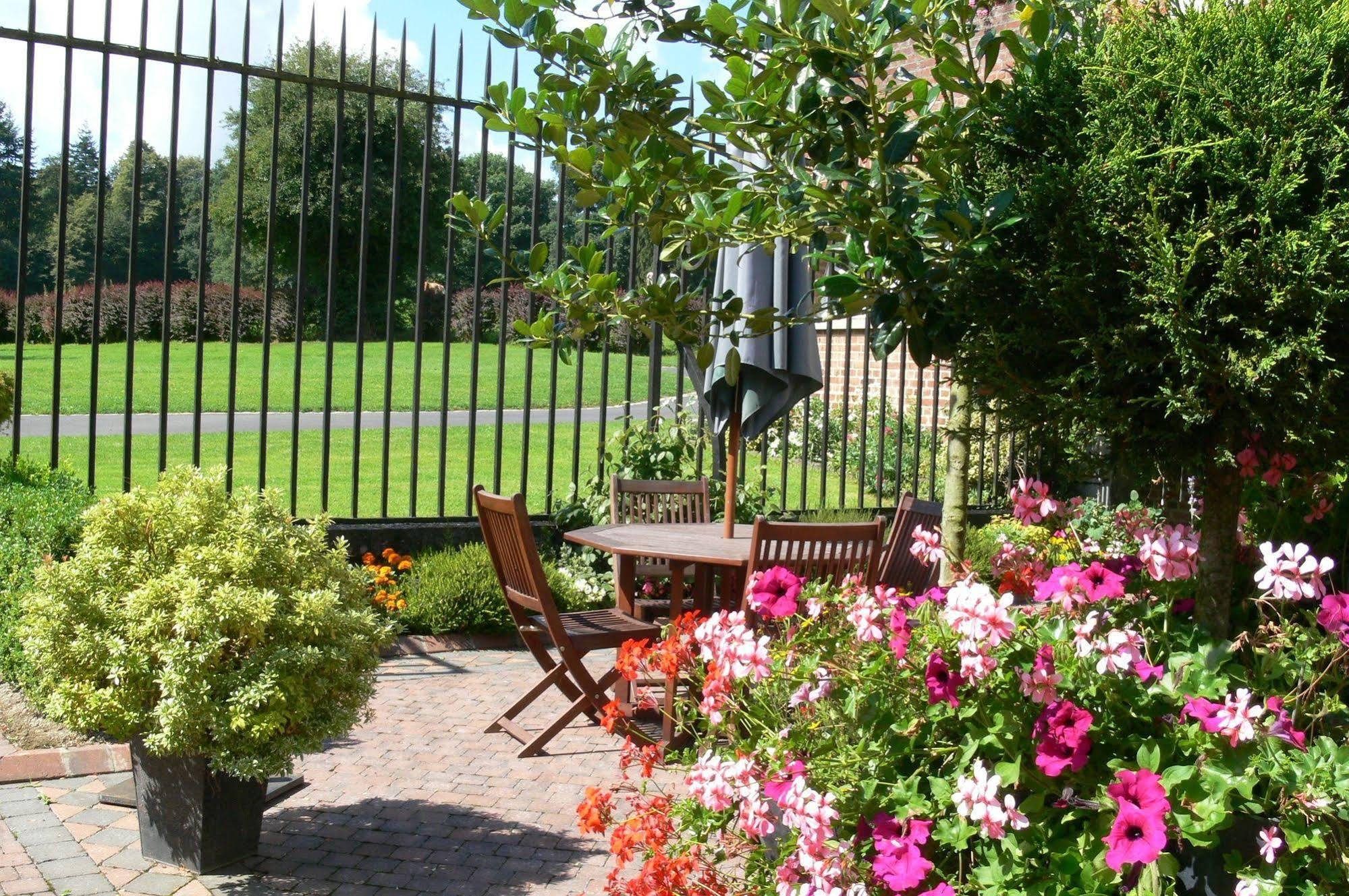 Logis - Chateau De La Motte - Hotel & Restaurant Liessies ภายนอก รูปภาพ