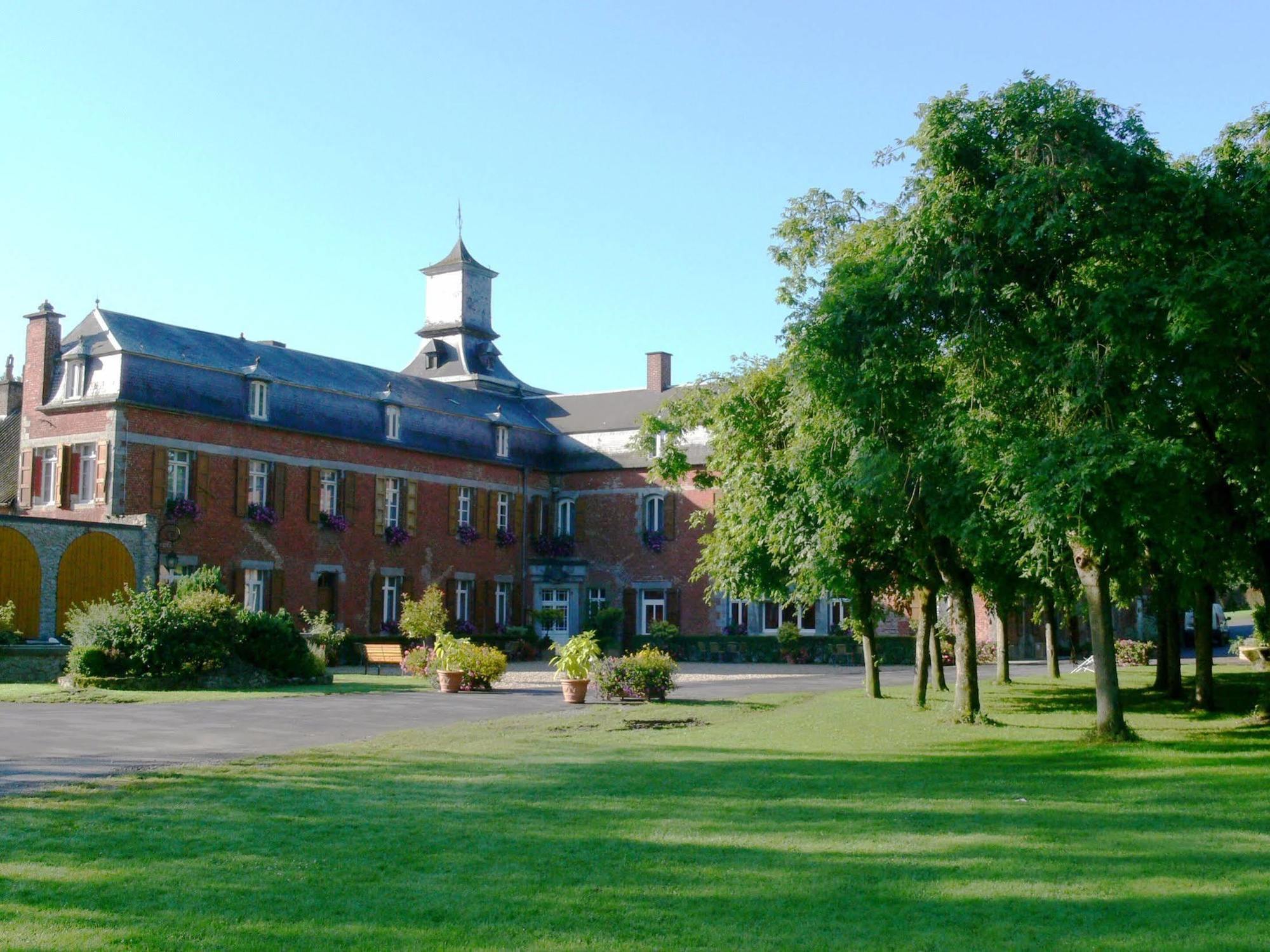 Logis - Chateau De La Motte - Hotel & Restaurant Liessies ภายนอก รูปภาพ