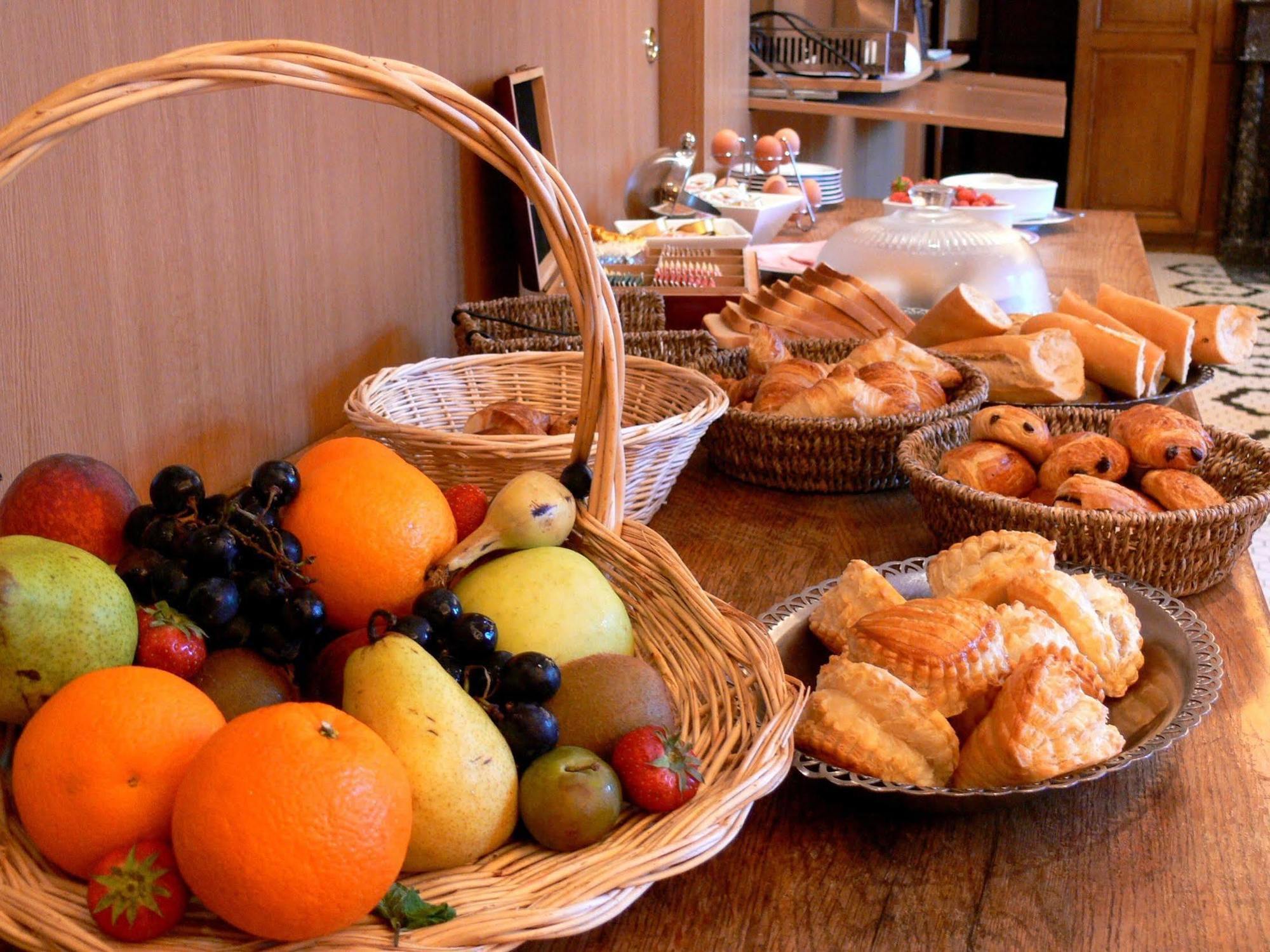 Logis - Chateau De La Motte - Hotel & Restaurant Liessies ภายนอก รูปภาพ